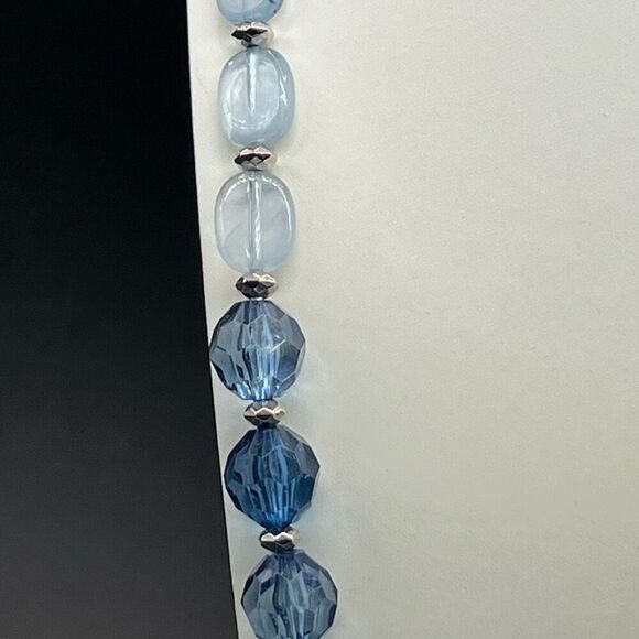 Jessica Simpson Blue Swirl Dimension Genuine Lucite One Strand Necklace Tags - Picture 4 of 6